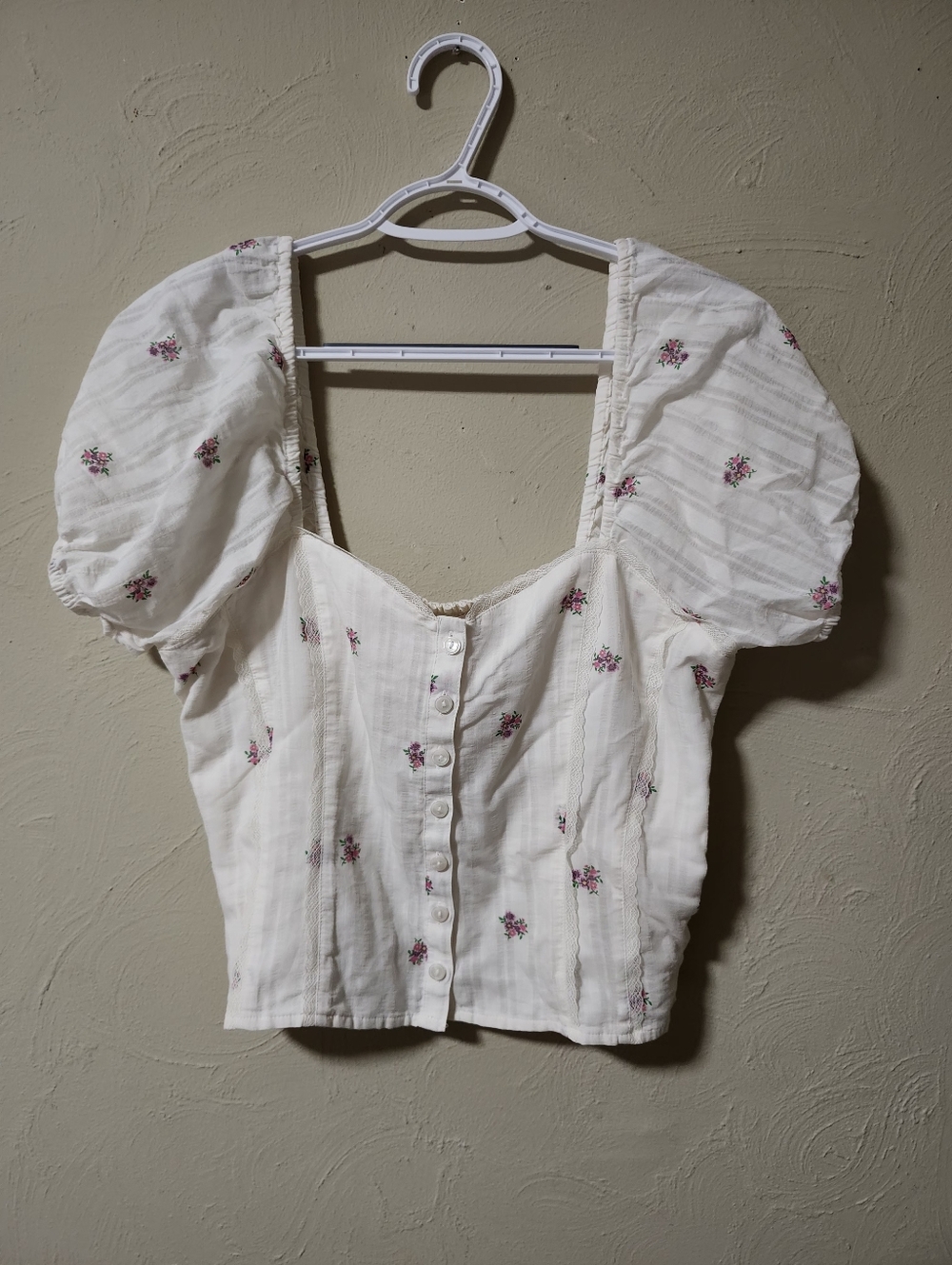 Victorias Secret White Puff Sleeve Floral Button-Front Crop Top. Nwt